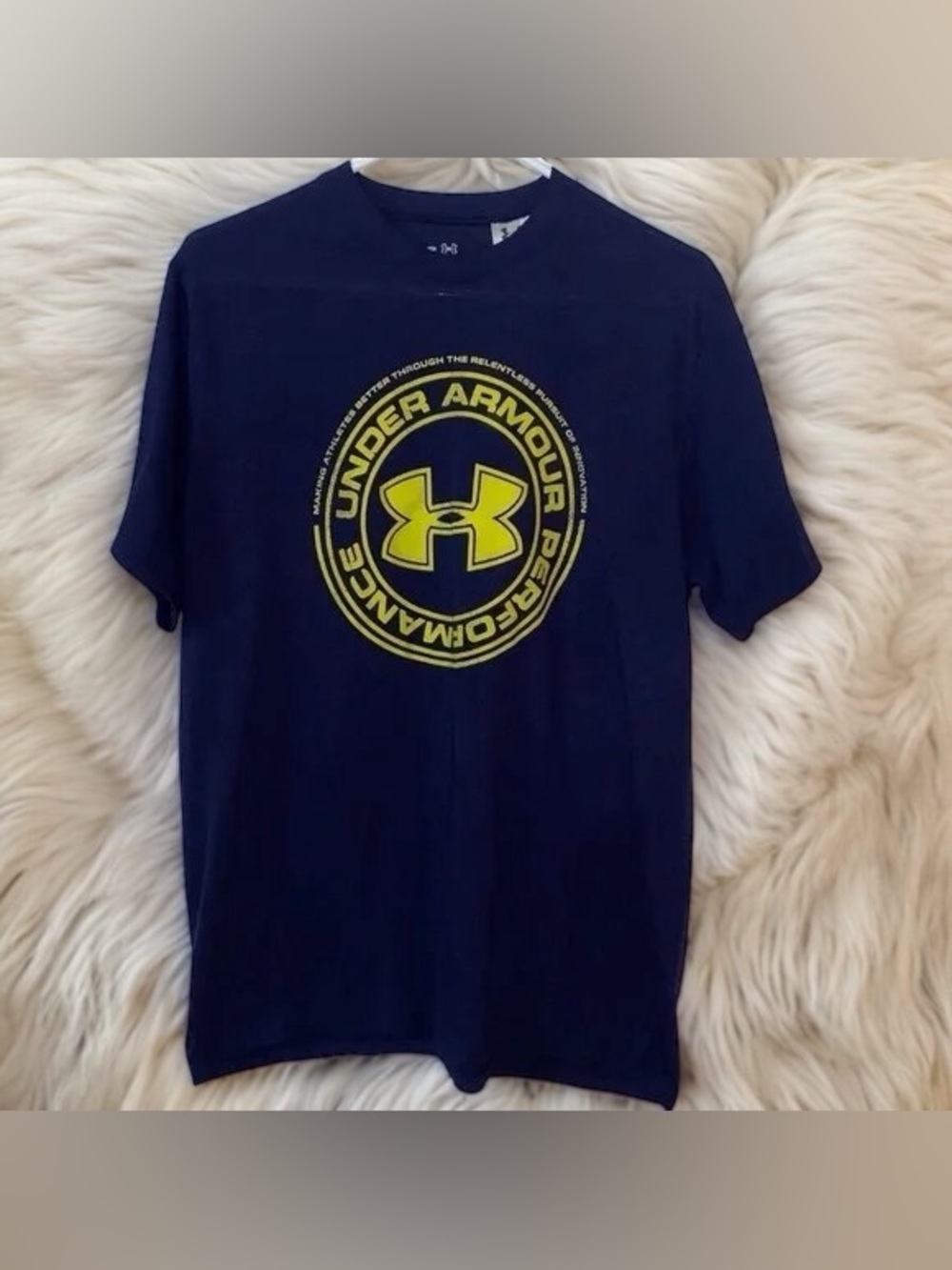 🤩Under Armour Navy Short Sleeve Performance Tee with Yellow Logo Circle